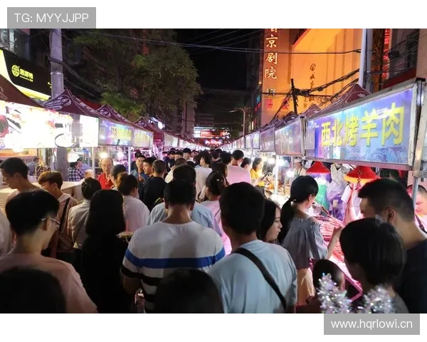 汪周雨刷街被拍：一手名牌一手地摊小吃，这反差笑死我